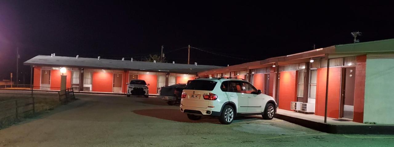 Holiday Host Motel & Rv Park ソノラ エクステリア 写真