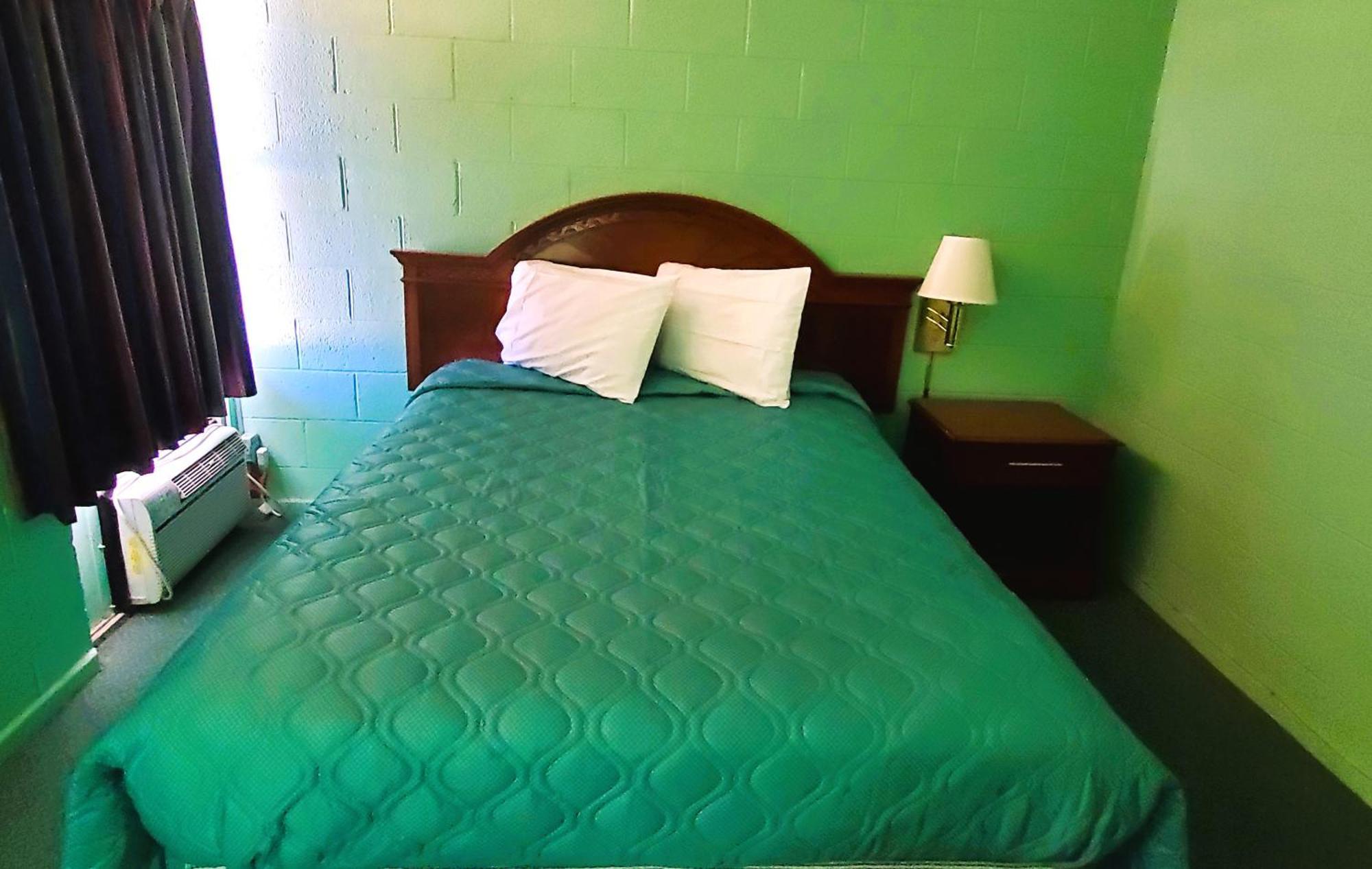 Holiday Host Motel & Rv Park ソノラ エクステリア 写真