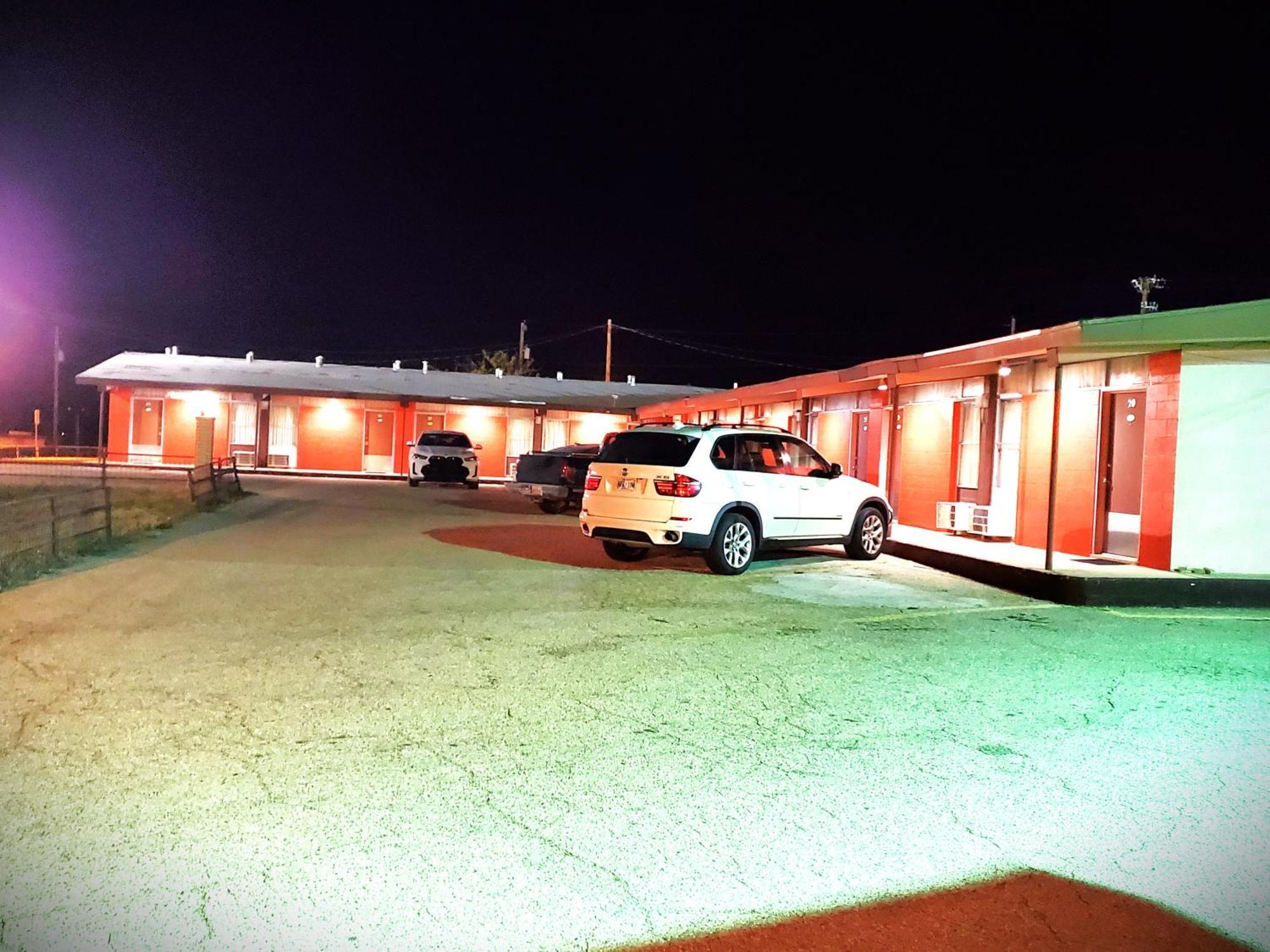 Holiday Host Motel & Rv Park ソノラ エクステリア 写真