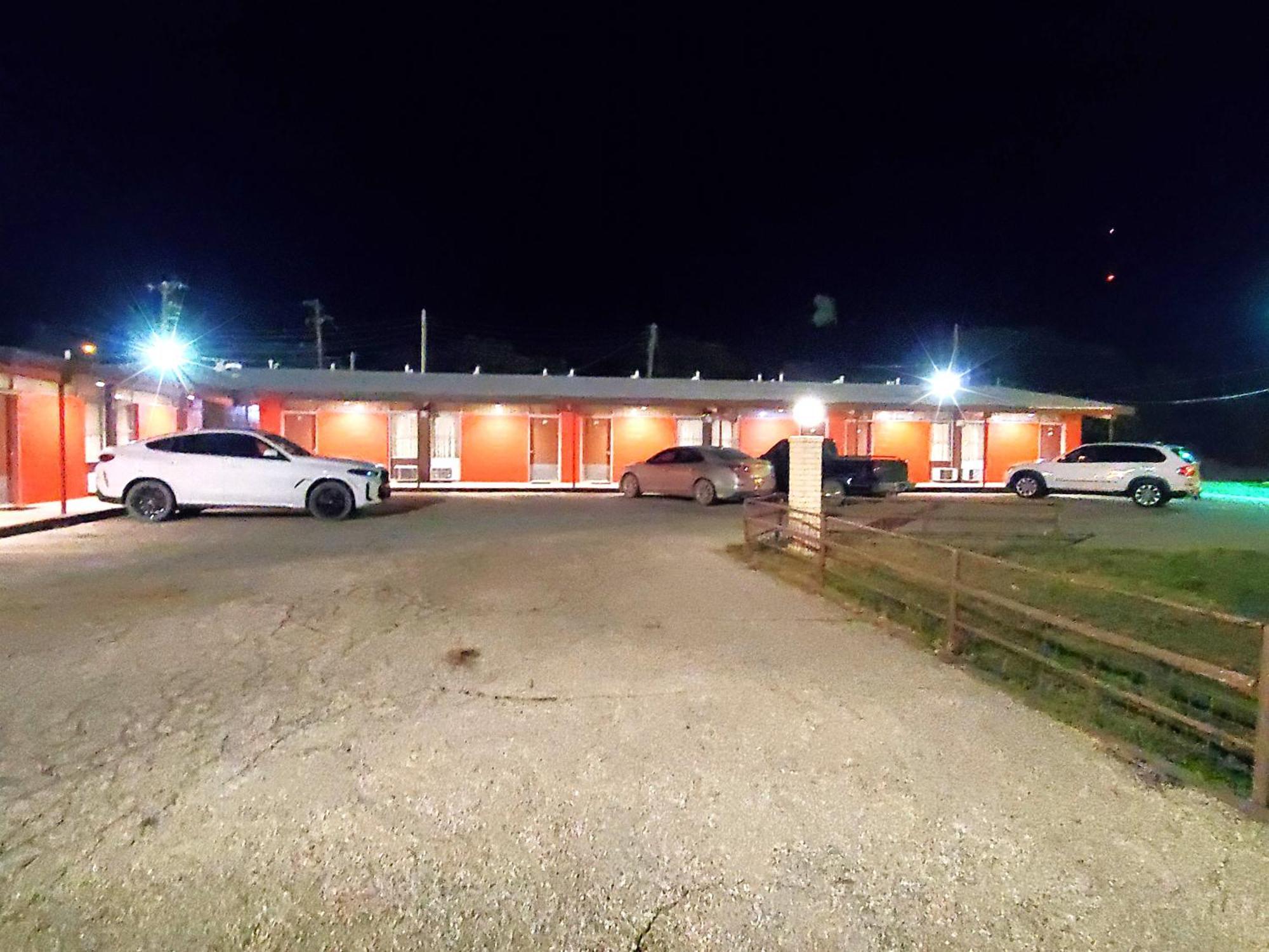 Holiday Host Motel & Rv Park ソノラ エクステリア 写真