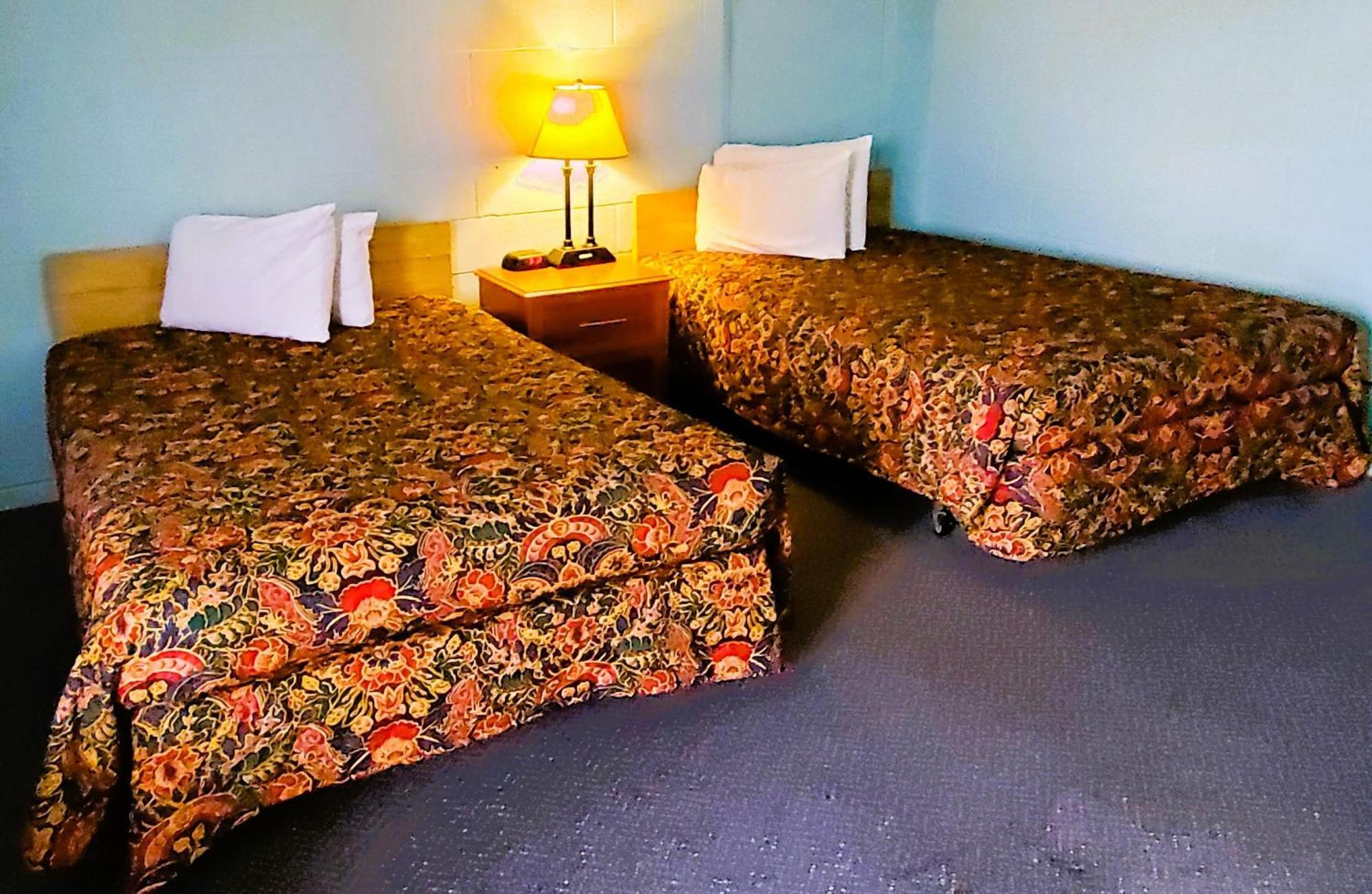Holiday Host Motel & Rv Park ソノラ エクステリア 写真