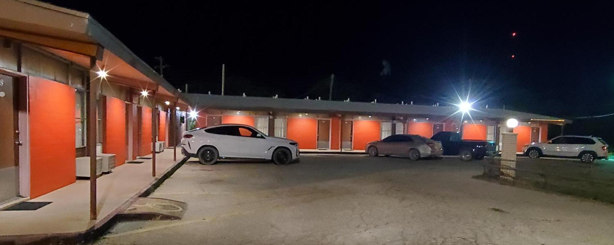 Holiday Host Motel & Rv Park ソノラ エクステリア 写真